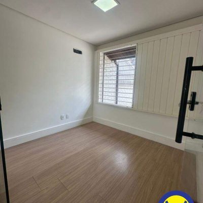 Casa com 280m², 6 garagens, no bairro Centro em Florianópolis
