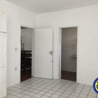 Casa com 200m², 5 quartos (sendo 2 suítes), no bairro Canasvieiras em Florianópolis