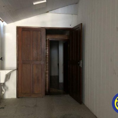 Casa com 200m², 5 quartos (sendo 2 suítes), no bairro Canasvieiras em Florianópolis