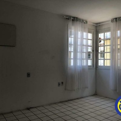 Casa com 200m², 5 quartos (sendo 2 suítes), no bairro Canasvieiras em Florianópolis