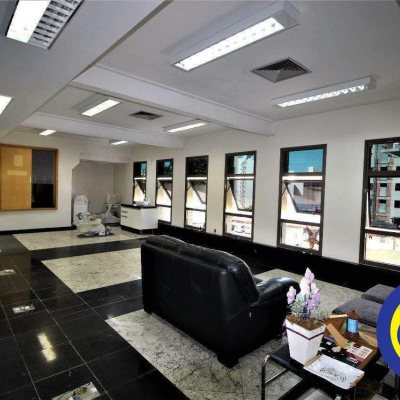 Prédio Comercial com 407m², no bairro Agronômica em Florianópolis