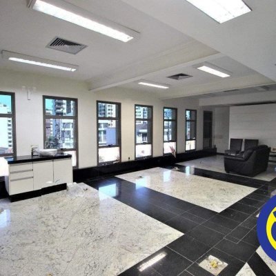 Prédio Comercial com 407m², no bairro Agronômica em Florianópolis