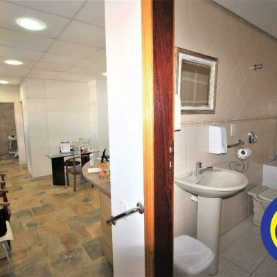 Prédio Comercial com 407m², no bairro Agronômica em Florianópolis