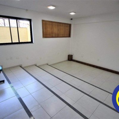 Prédio Comercial com 407m², no bairro Agronômica em Florianópolis