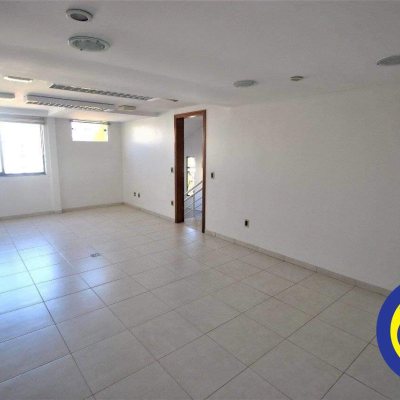 Prédio Comercial com 407m², no bairro Agronômica em Florianópolis