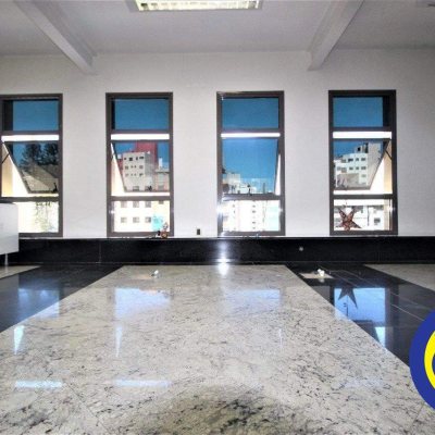 Prédio Comercial com 407m², no bairro Agronômica em Florianópolis