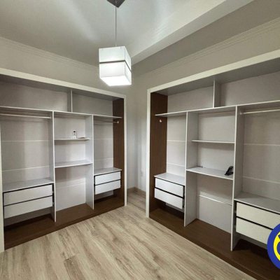 Casa com 66m², 2 quartos, 2 garagens, no bairro Agronômica em Florianópolis