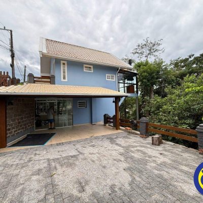 Casa com 66m², 2 quartos, 2 garagens, no bairro Agronômica em Florianópolis