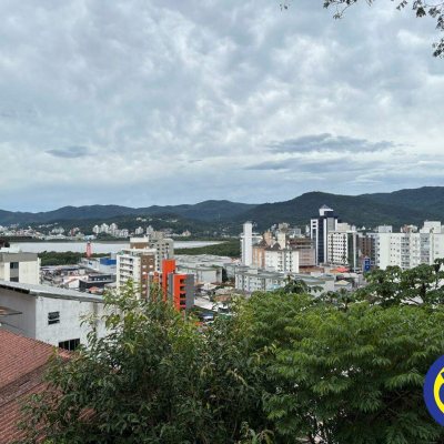 Casa com 66m², 2 quartos, 2 garagens, no bairro Agronômica em Florianópolis