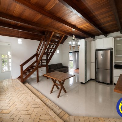 Casa com 66m², 2 quartos, 2 garagens, no bairro Agronômica em Florianópolis