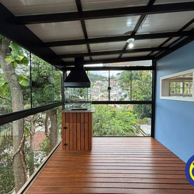 Casa com 66m², 2 quartos, 2 garagens, no bairro Agronômica em Florianópolis