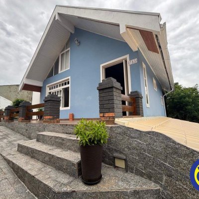 Casa com 66m², 2 quartos, 2 garagens, no bairro Agronômica em Florianópolis