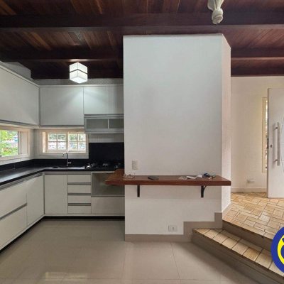 Casa com 66m², 2 quartos, 2 garagens, no bairro Agronômica em Florianópolis
