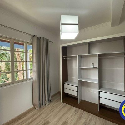 Casa com 66m², 2 quartos, 2 garagens, no bairro Agronômica em Florianópolis