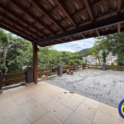 Casa com 66m², 2 quartos, 2 garagens, no bairro Agronômica em Florianópolis