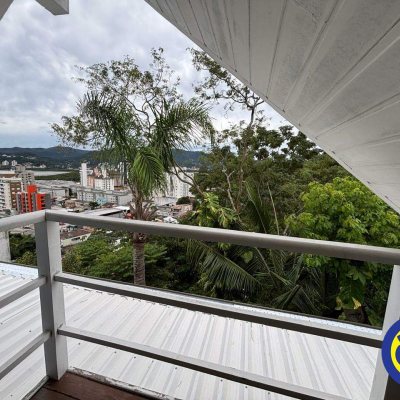 Casa com 66m², 2 quartos, 2 garagens, no bairro Agronômica em Florianópolis