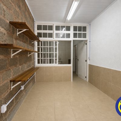 Casa com 66m², 2 quartos, 2 garagens, no bairro Agronômica em Florianópolis