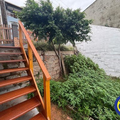 Casa com 66m², 2 quartos, 2 garagens, no bairro Agronômica em Florianópolis