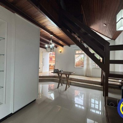 Casa com 66m², 2 quartos, 2 garagens, no bairro Agronômica em Florianópolis