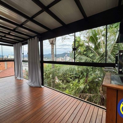 Casa com 66m², 2 quartos, 2 garagens, no bairro Agronômica em Florianópolis