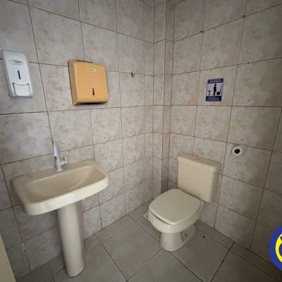 Loja com 62m², no bairro Centro em Florianópolis