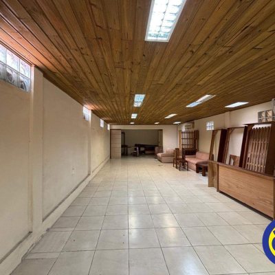 Casa Comercial com 172m², 2 garagens, no bairro Centro em Florianópolis