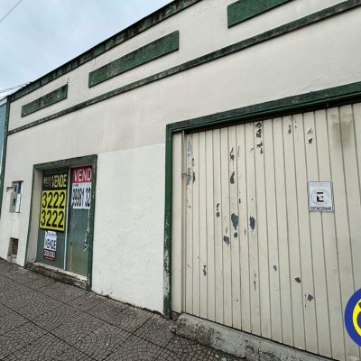 Casa Comercial com 172m², 2 garagens, no bairro Centro em Florianópolis