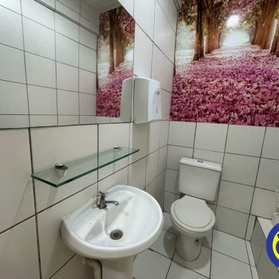 Casa Comercial com 172m², 2 garagens, no bairro Centro em Florianópolis