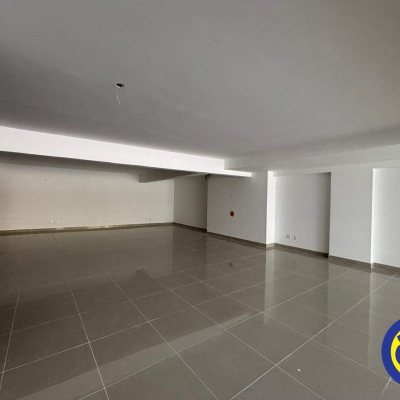 Loja com 370m², 2 garagens, no bairro Saco dos Limões em Florianópolis