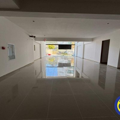 Loja com 370m², 2 garagens, no bairro Saco dos Limões em Florianópolis