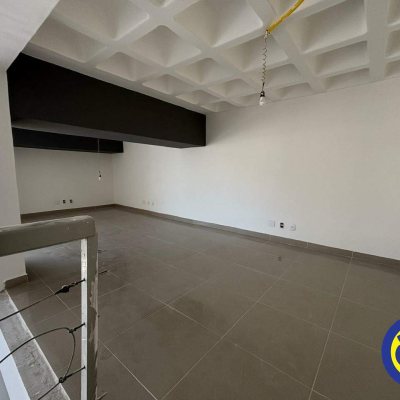 Loja com 370m², 2 garagens, no bairro Saco dos Limões em Florianópolis
