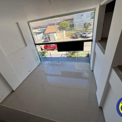Loja com 370m², 2 garagens, no bairro Saco dos Limões em Florianópolis