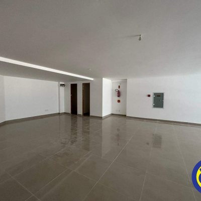 Loja com 370m², 2 garagens, no bairro Saco dos Limões em Florianópolis