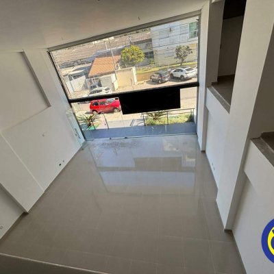 Loja com 370m², 2 garagens, no bairro Saco dos Limões em Florianópolis