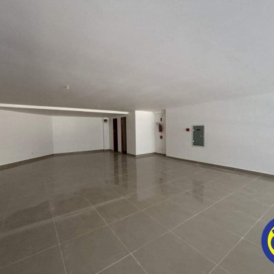 Loja com 370m², 2 garagens, no bairro Saco dos Limões em Florianópolis