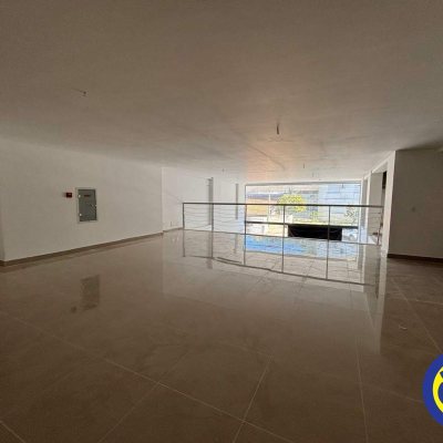 Loja com 370m², 2 garagens, no bairro Saco dos Limões em Florianópolis