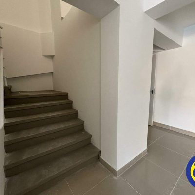 Loja com 370m², 2 garagens, no bairro Saco dos Limões em Florianópolis