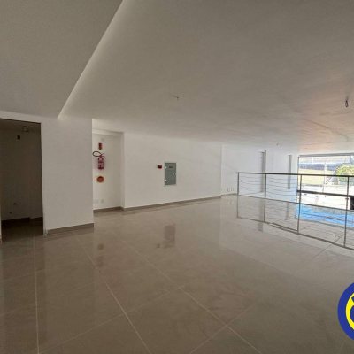 Loja com 370m², 2 garagens, no bairro Saco dos Limões em Florianópolis