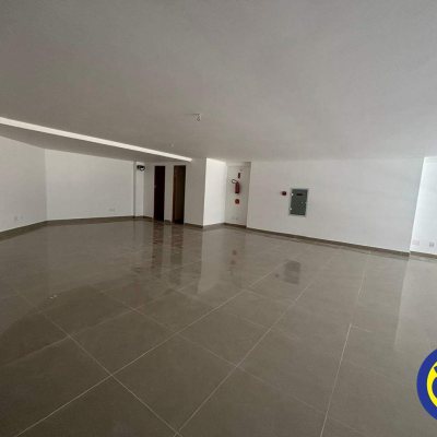 Loja com 370m², 2 garagens, no bairro Saco dos Limões em Florianópolis