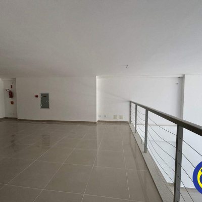 Loja com 370m², 2 garagens, no bairro Saco dos Limões em Florianópolis