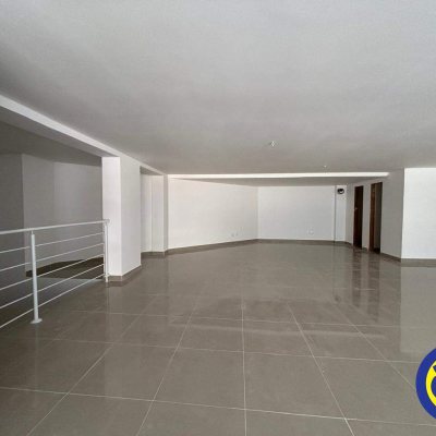 Loja com 370m², 2 garagens, no bairro Saco dos Limões em Florianópolis