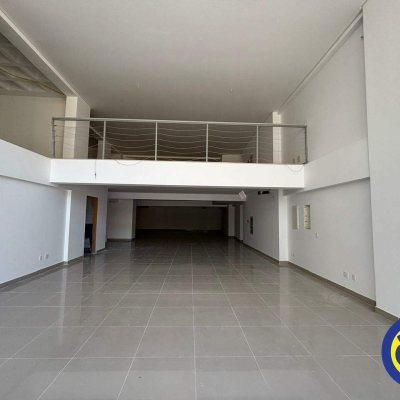 Loja com 370m², 2 garagens, no bairro Saco dos Limões em Florianópolis