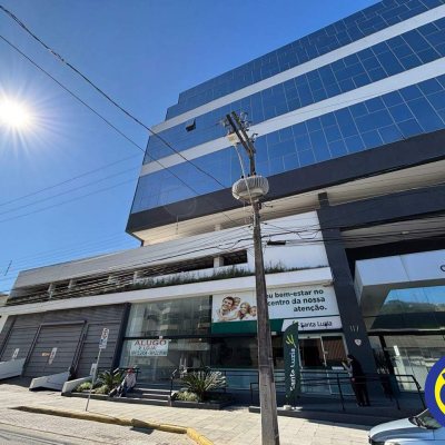 Loja com 370m², 2 garagens, no bairro Saco dos Limões em Florianópolis