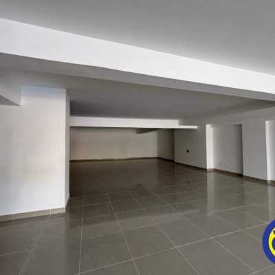 Loja com 370m², 2 garagens, no bairro Saco dos Limões em Florianópolis