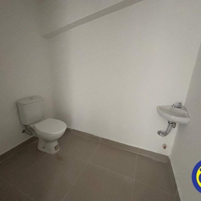 Loja com 370m², 2 garagens, no bairro Saco dos Limões em Florianópolis