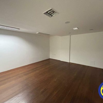 Loja com 138m², no bairro Centro em Florianópolis