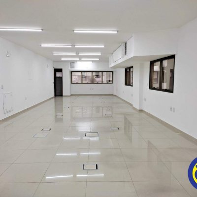 Prédio Comercial com 3150m², 30 garagens, no bairro Centro em Florianópolis