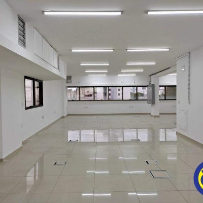 Prédio Comercial com 3150m², 30 garagens, no bairro Centro em Florianópolis