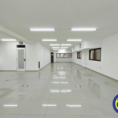 Prédio Comercial com 3150m², 30 garagens, no bairro Centro em Florianópolis
