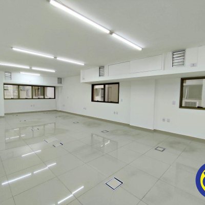 Prédio Comercial com 3150m², 30 garagens, no bairro Centro em Florianópolis